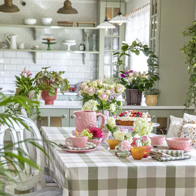 ROMANTIC STYLE – Detailed and Dreamy