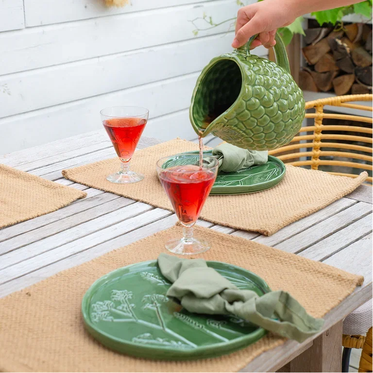 Lag hjemmelaget saft av bær og frukt 
